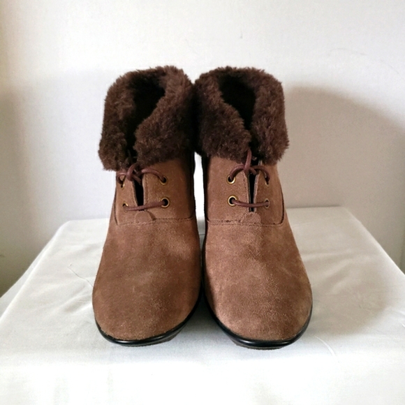 B MAKOWSKY Wedge Suede BF NELLIE Ankle Booties Real Leather Shoes Sz 7.5M - Picture 2 of 10